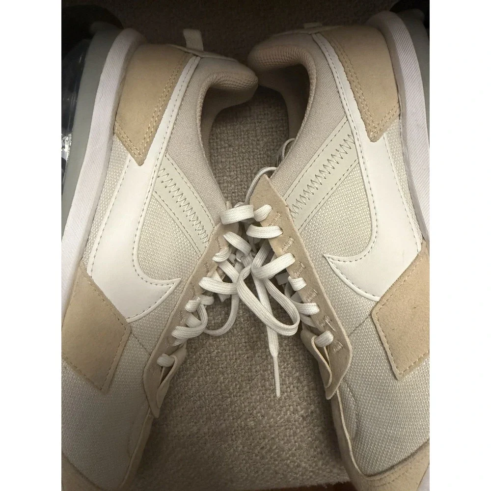 Nike Women's Air Max Pre-Day trainers  Light Bone and Sanddrift Size 7.5